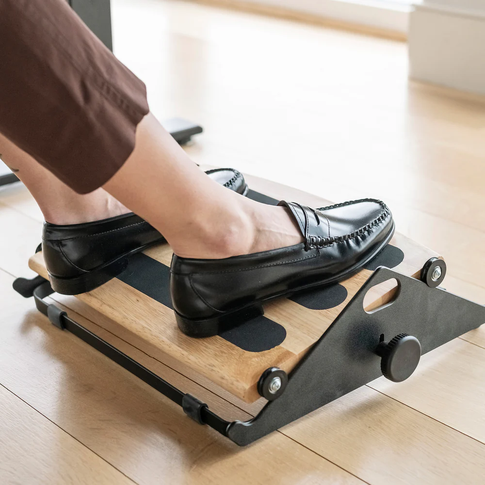 Photo officielle Humanscale du Humanscale FM300 Foot Machine.